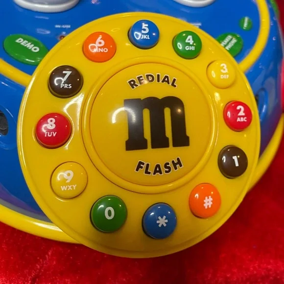 One-of-a-Kind Vintage M&M Phone – The Ultimate Retro Find! - Picture 6 of 6
